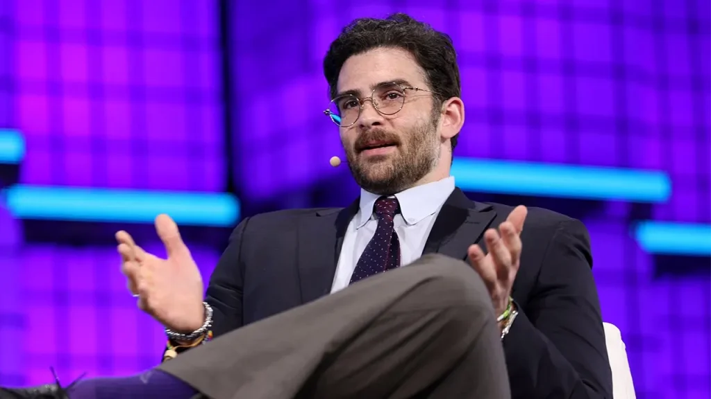 Hasan Piker commends Mamdani's assistant for their comment against the White middle class