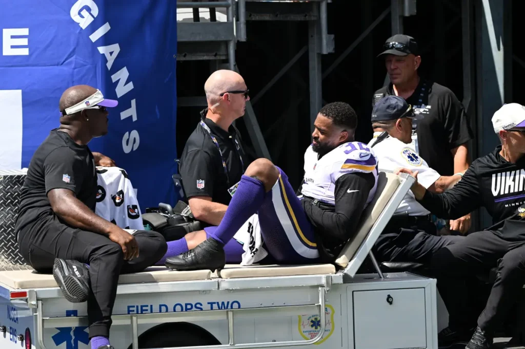 Jamal Adams will miss the rest of the season due to a knee injury in a tough loss against the Vikings