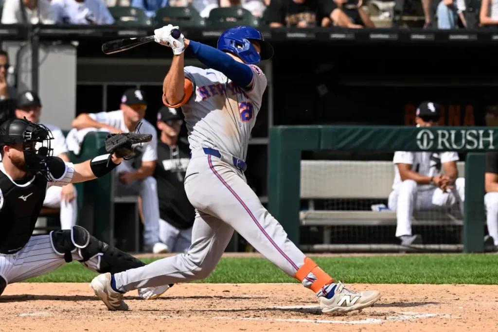 Jared Young&rsquo;s timely hitting goes to waste for the Mets as the White Sox secure a walk-off victory.