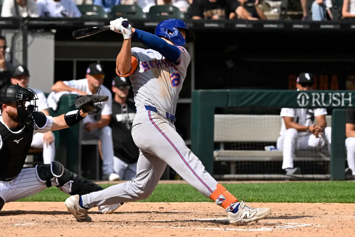 Jared Young’s timely hitting goes to waste for the Mets as the White Sox secure a walk-off victory.