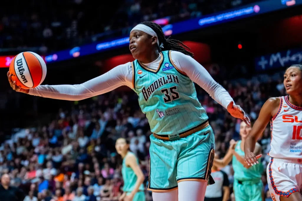 Jonquel Jones bids an appropriate farewell at Mohegan Sun Arena in Liberty victory