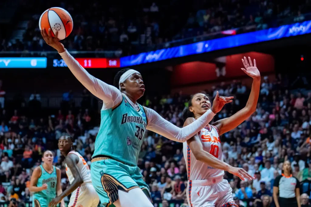 Liberty withstand late push to defeat Sun in an unusual off game for Breanna Stewart
