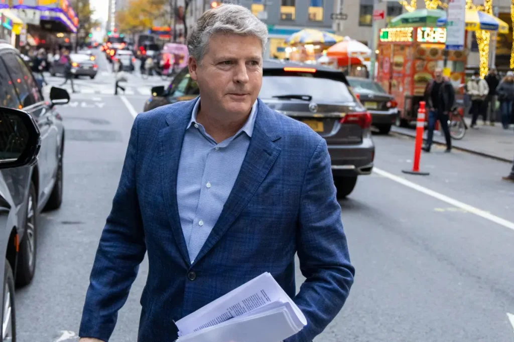 New York Yankees secure $2.6B financing arrangement with Apollo &mdash; implications for the Steinbrenner family