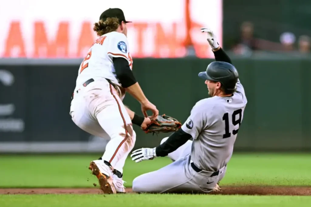 Ryan McMahon leaves the game with a left-hand injury in Yankees' victory