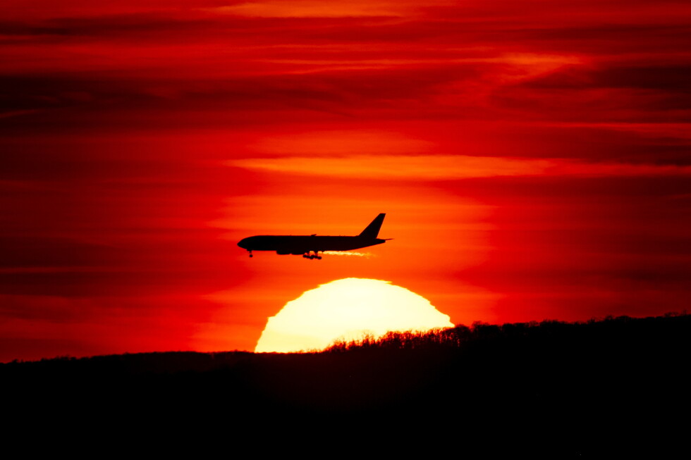 Study reveals pilots and flight attendants face increased risk of cancer-related deaths