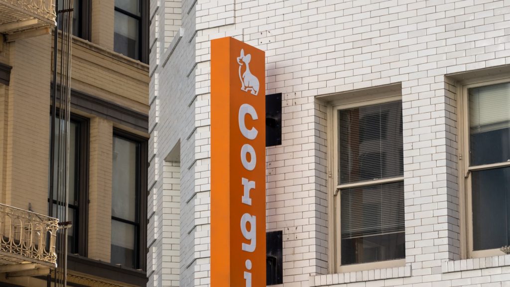 The fintech company supported by venture capital is leveraging AI to compete with BlackRock and initiate a new fee battle in ETFs.