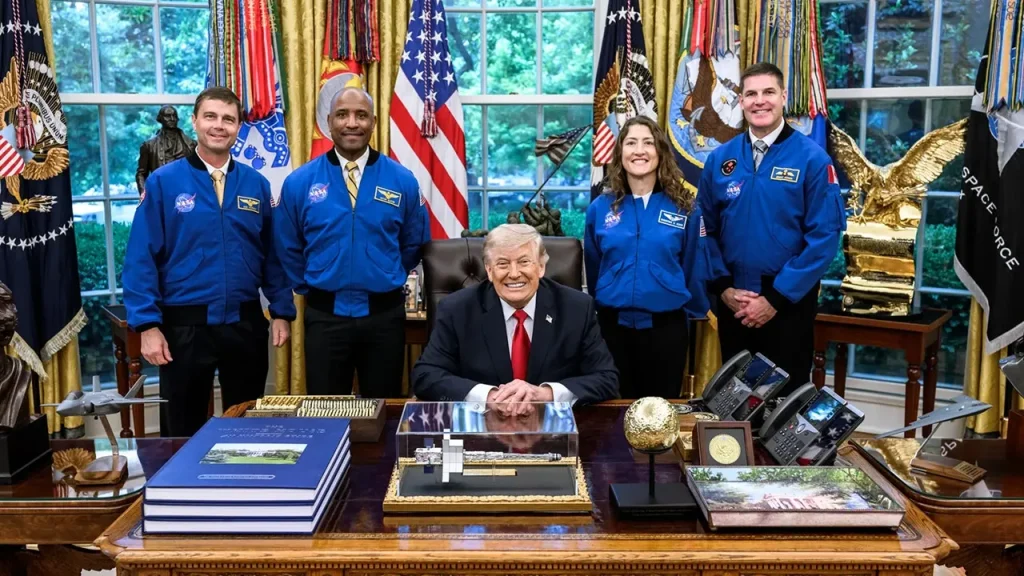 Trump to present Congressional Space Medal of Honor to Artemis II crew