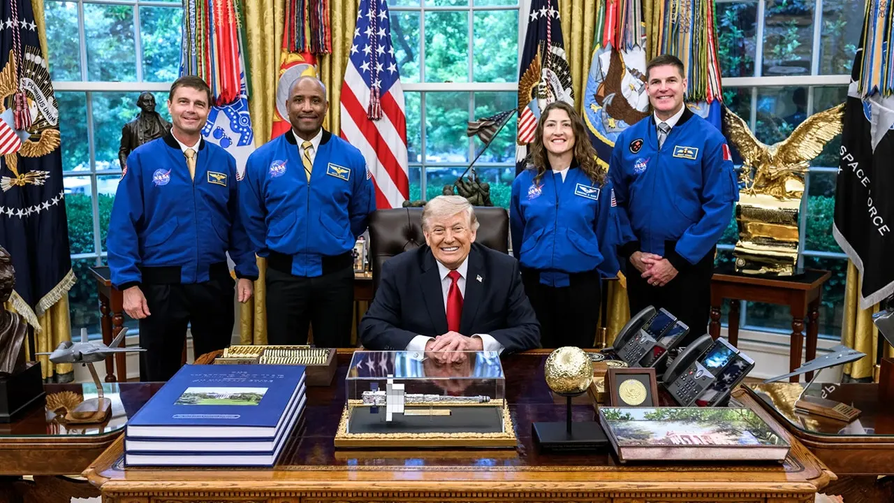 Trump to present Congressional Space Medal of Honor to Artemis II crew