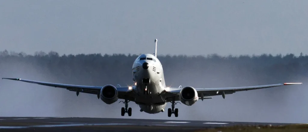 US Navy Surveillance Plane Conducts Uncommon Flight Over Taiwan Strait Before Xi's Visit to the White House