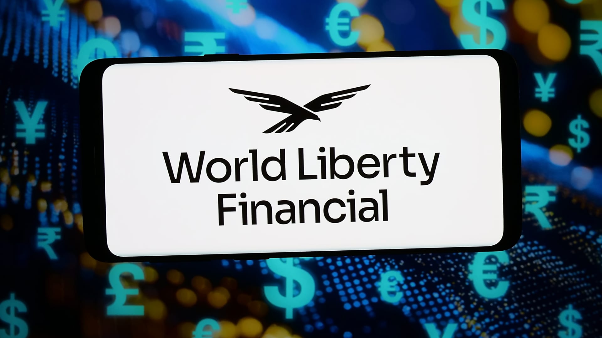 World Liberty Financial CEO Zach Witkoff states that the success of the stablecoin puts to rest accusations of Trump favoritism.