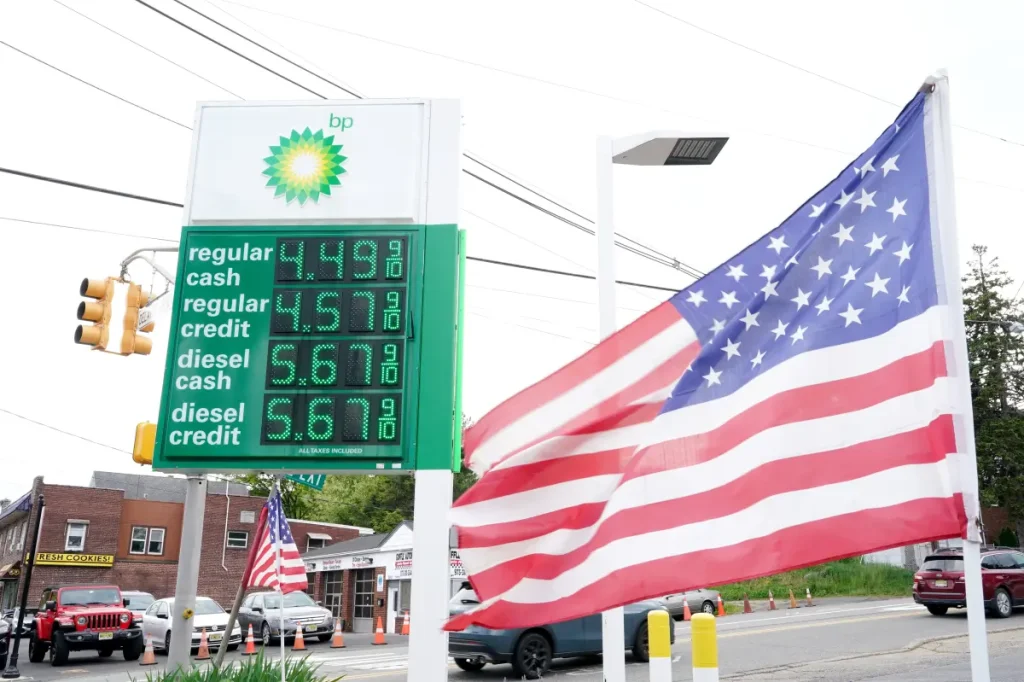 10-year Treasury yield temporarily exceeds 5% due to soaring diesel prices