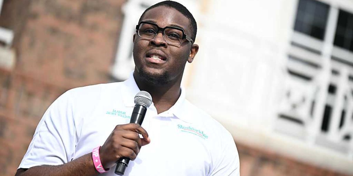 23-year-old mayor removed from position after texting a high school student inappropriately and suspected of misusing city funds