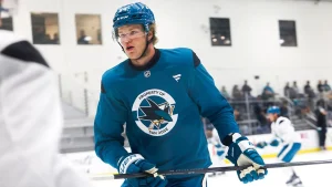 7-foot-1 Sharks prospect Alexander Karmanov fights Kings rookie in exciting viral brawl