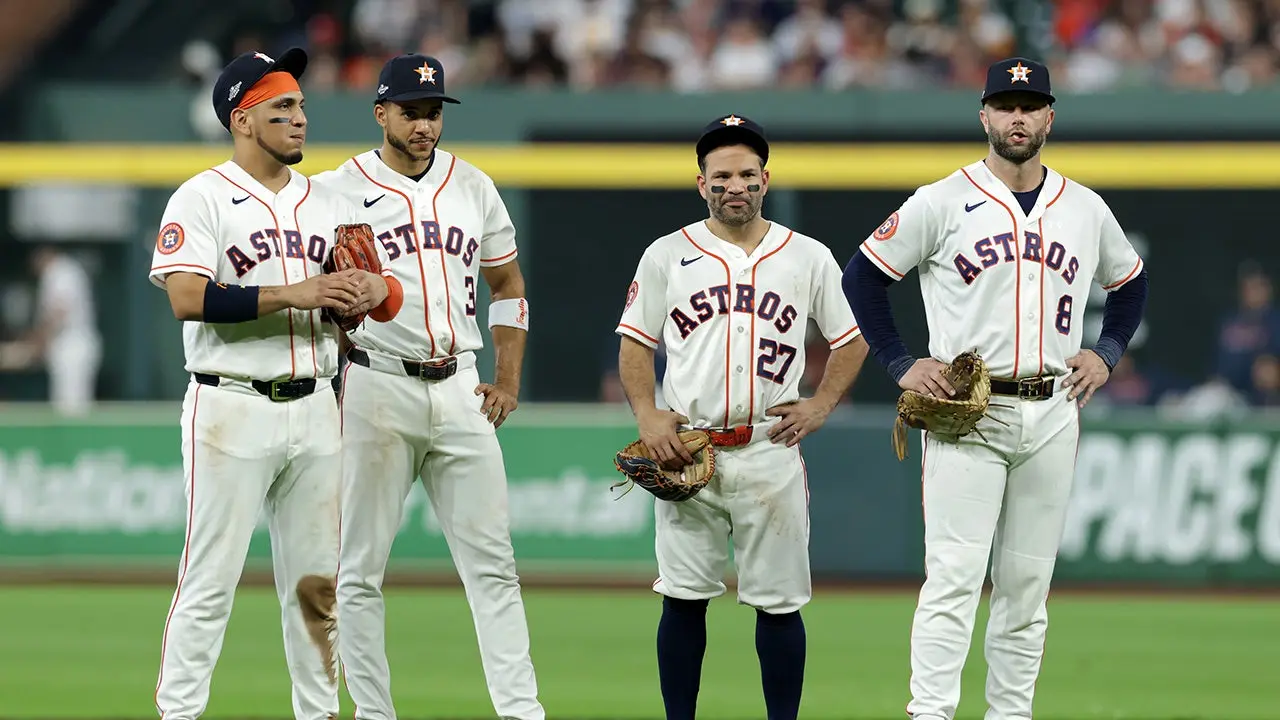 Astros players express frustration at fans for booing during Game 1 loss to White Sox