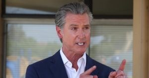 California Governor Newsom Approves 'No Kings Act,' Simplifying Lawsuits Against ICE Agents