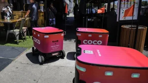 Coco Robotics sidewalk congestion in Chicago sparks concerns about wheelchair access
