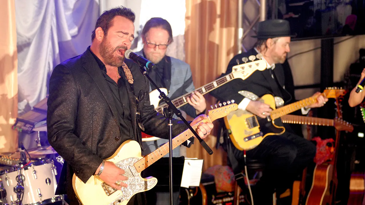 Country singer and ex-college football player Lee Brice criticizes NIL and professional athletes returning to college.