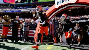 Deshaun Watson transforms from hated player to hero in Browns surprising victory, as home fans switch from boos to cheers