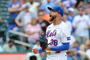 Devin Williams is still aspiring to pitch for the Mets again this season.