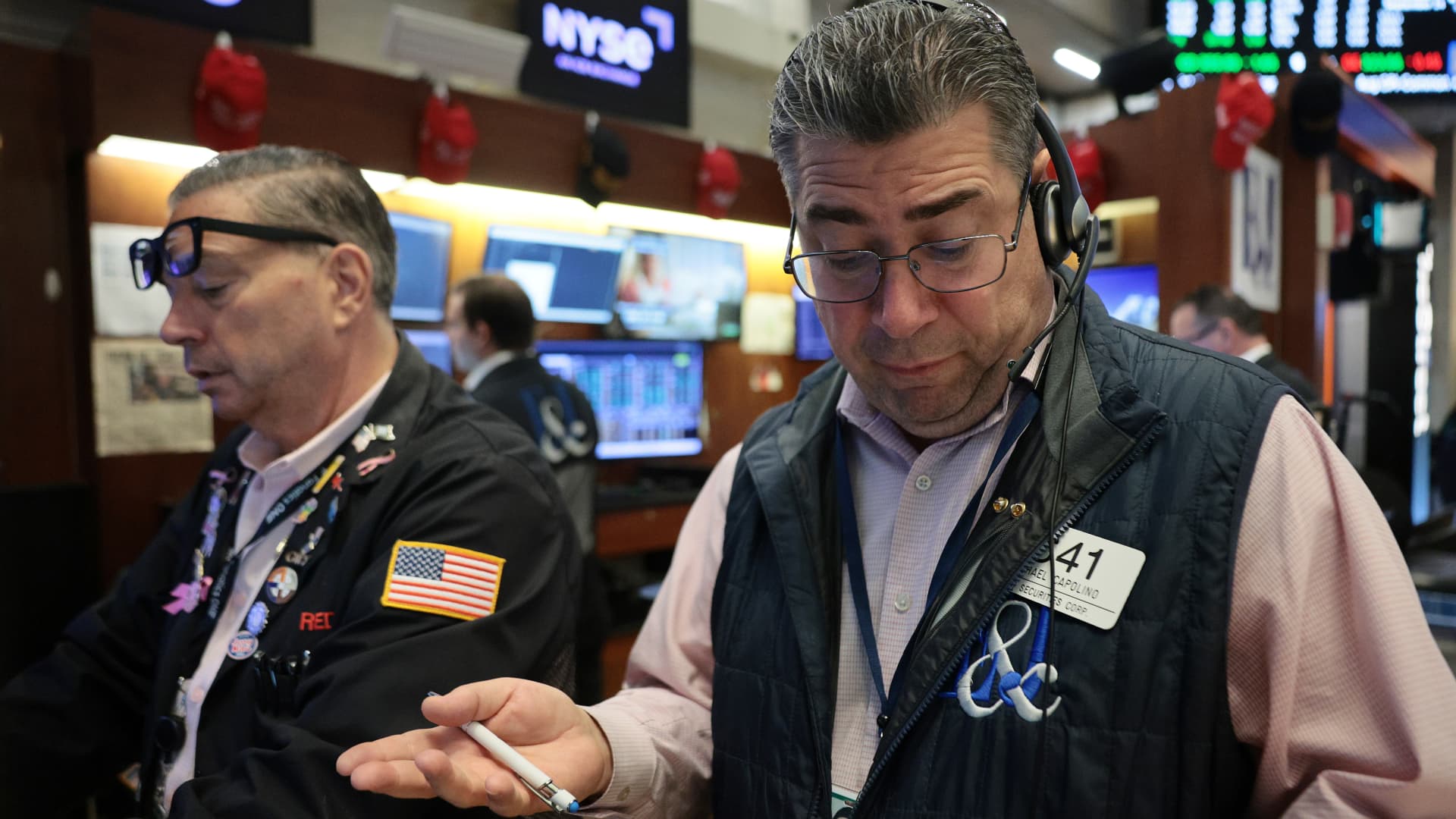 Dow drops for a third consecutive day as bond yields reach new highs: Current updates