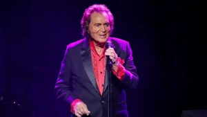 Engelbert Humperdinck claims a shoelace prevented his death while serving in the British Army