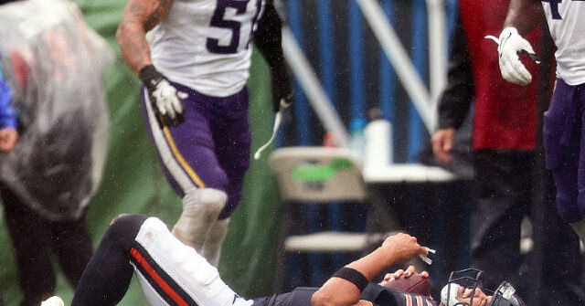 Fans criticize Bears' Caleb Williams for shouting over what is said to be a slight hamstring injury: 'What a joke.'