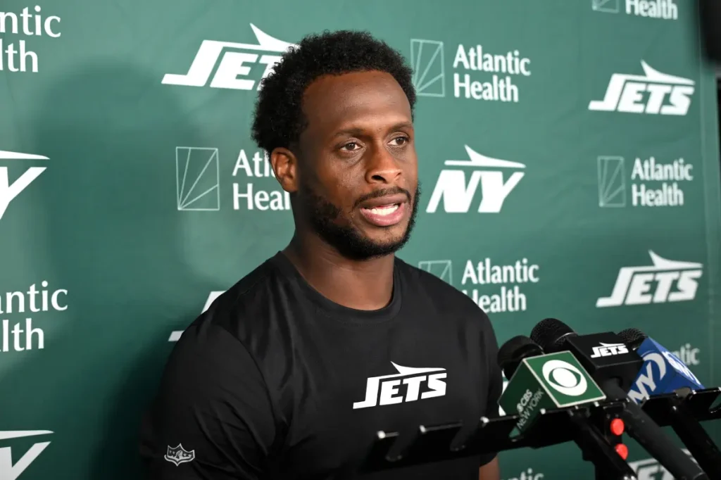 Geno Smith moved by Jets captain's gesture during his return to New York