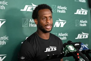 Geno Smith moved by Jets captain's gesture during his return to New York