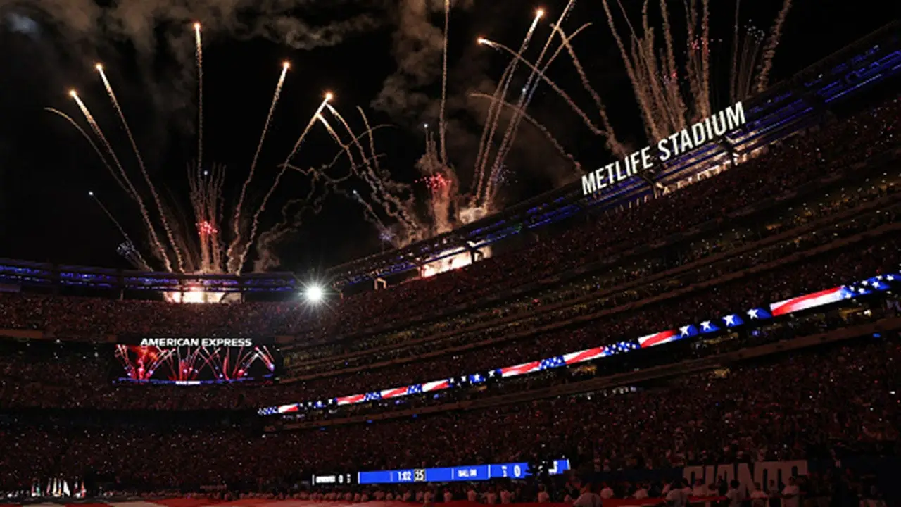 Giants pay tribute to 9/11 heroes prior to heartfelt Sunday Night Football match against Cowboys