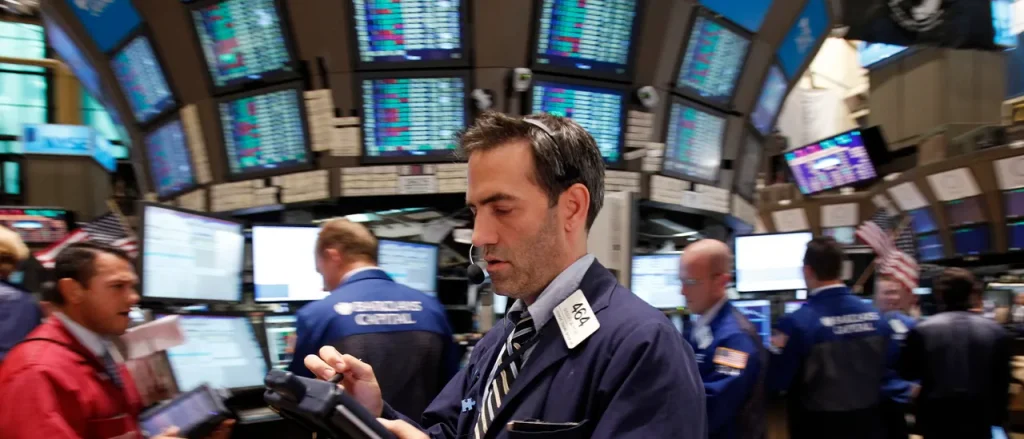 Global Signal Turns Alarmingly Negative as Rising Debt Concerns Worry Investors