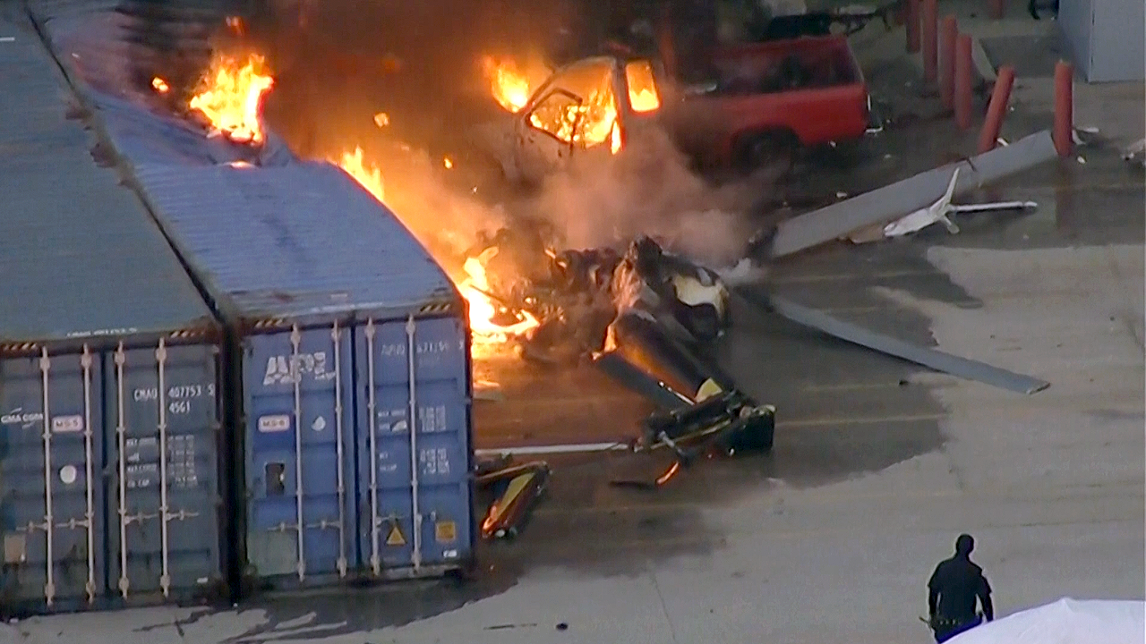 Helicopter news coverage crashes in Los Angeles, resulting in 3 fatalities and 1 person hospitalized