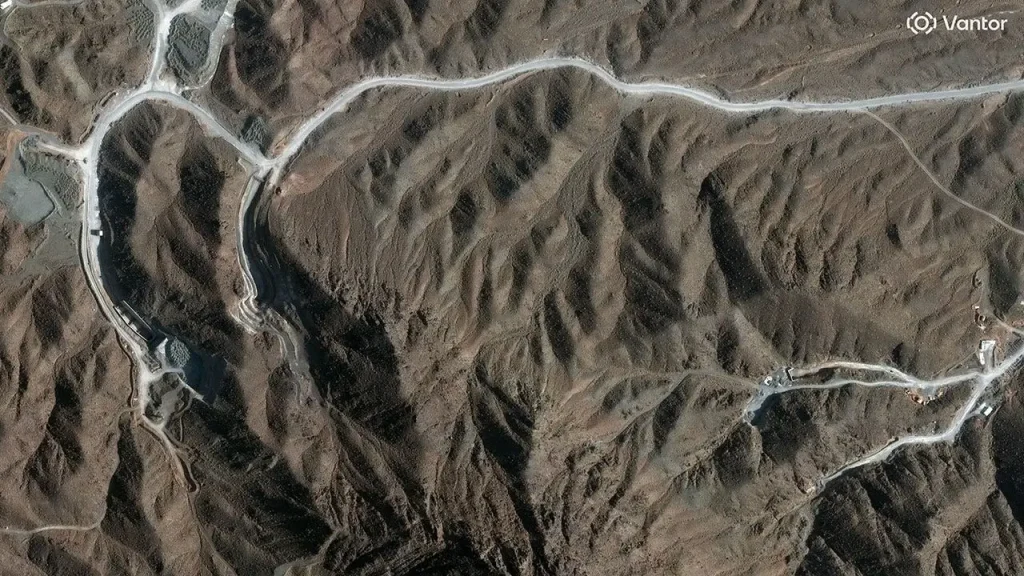 Iran enhances defenses at Pickaxe Mountain amid Trump's warning of a strike