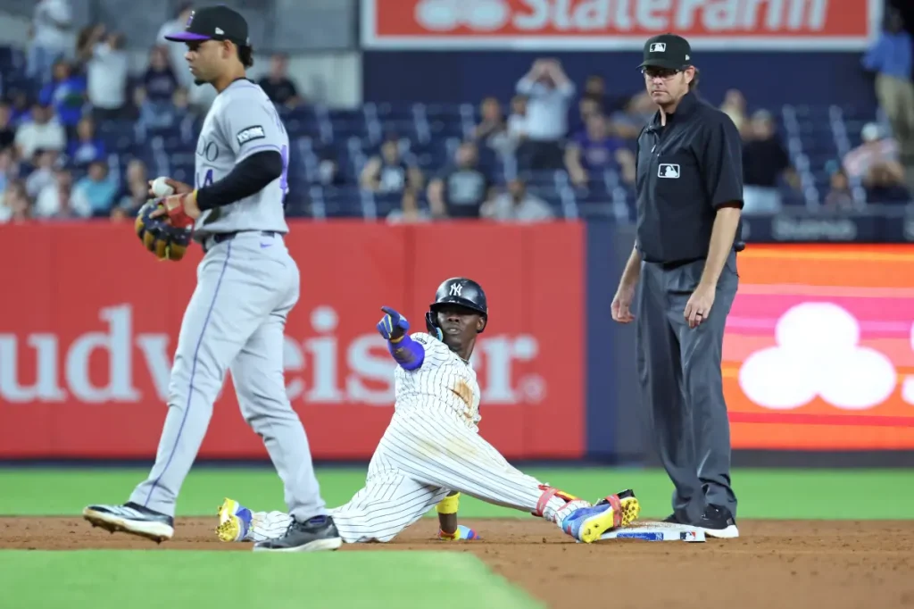 Jazz Chisholm Jr. leaves the game due to thumb injury, raising concerns for Yankees