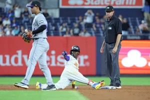 Jazz Chisholm Jr. leaves the game due to thumb injury, raising concerns for Yankees