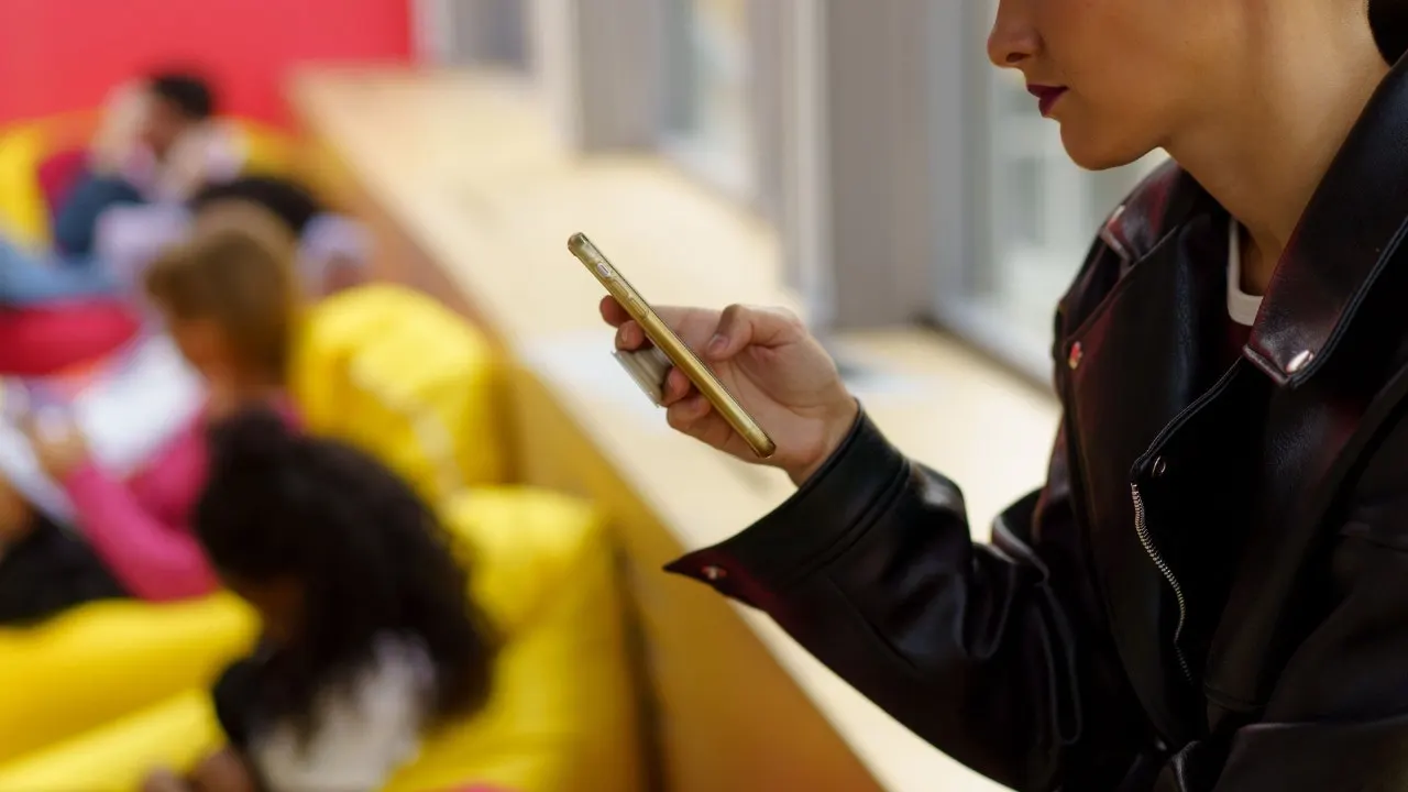 Learn about Find My iPhone, Google Find Hub, and Samsung Find features.