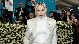 Madonna dominates the MTV VMAs following her opening act