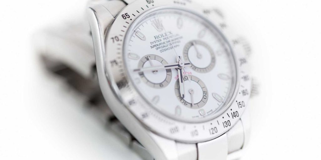 Man in Florida meets woman at club, later feels 'off,' and then his nearly $100,000 Rolex disappears. Police investigating similar incidents.