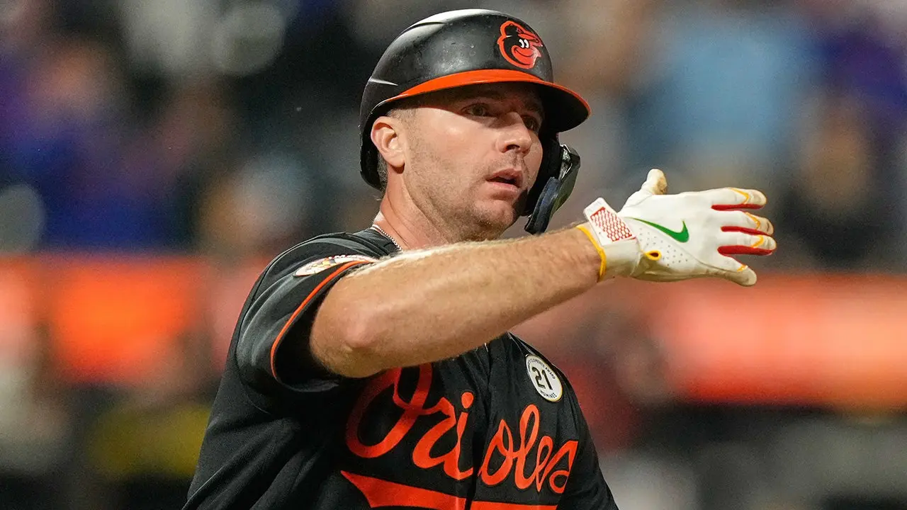 Pete Alonso stuns the Mets with a game-tying home run while the pitcher complains about fans asking for a curtain call.