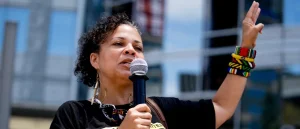 Professor Reveals Identity of ICE Agent, Calls on Crowd to Attack Him