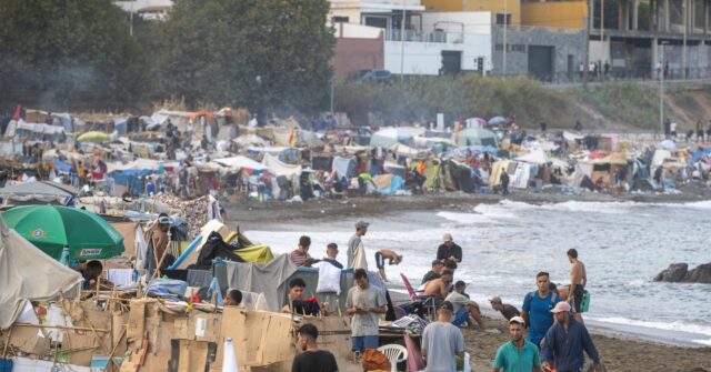Sánchez Government Plans to Accommodate Up to 10,000 Undocumented Migrants in Ceuta: Report