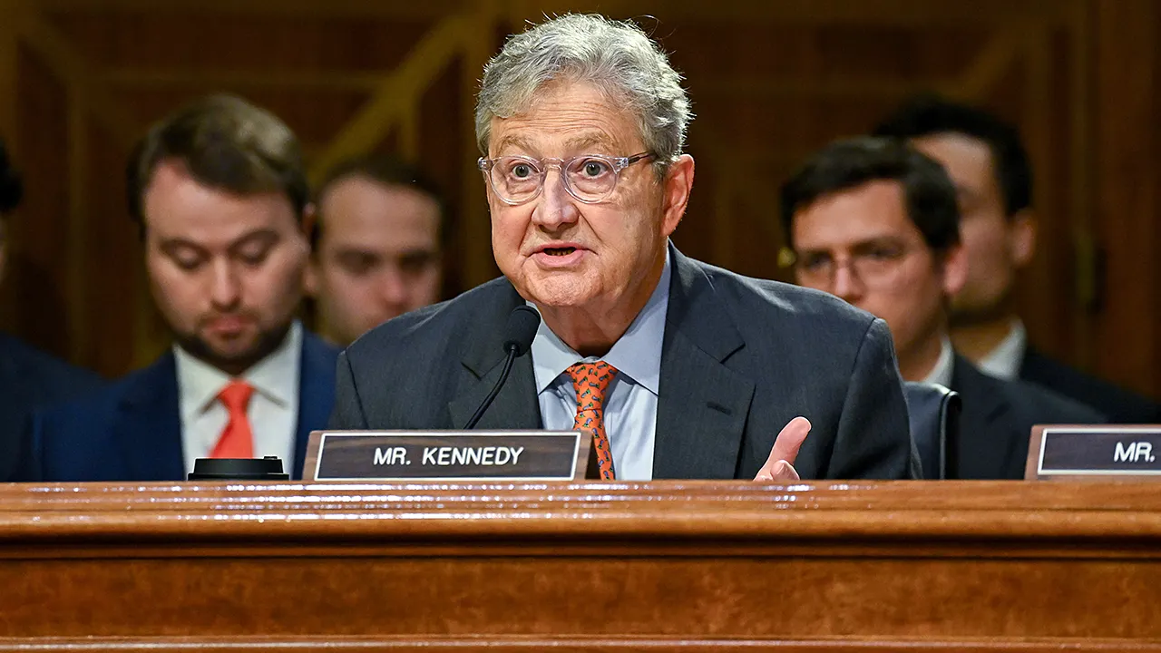 Sen Kennedy suggests prohibiting the naming of buildings after current public officials