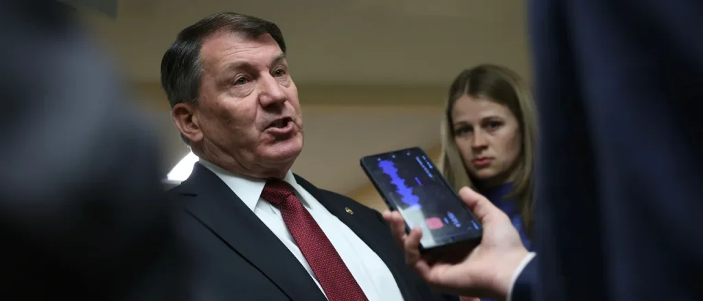 Senator’s Senior Staff Member Takes Second Job as Lobbyist, Prompting Ethical Concerns