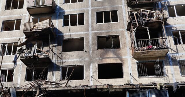 Seven or more killed as Russia and Ukraine exchange air strikes