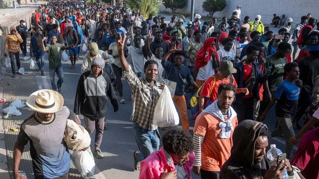 Specialist cautions that large-scale migration is challenging the future of Western countries.