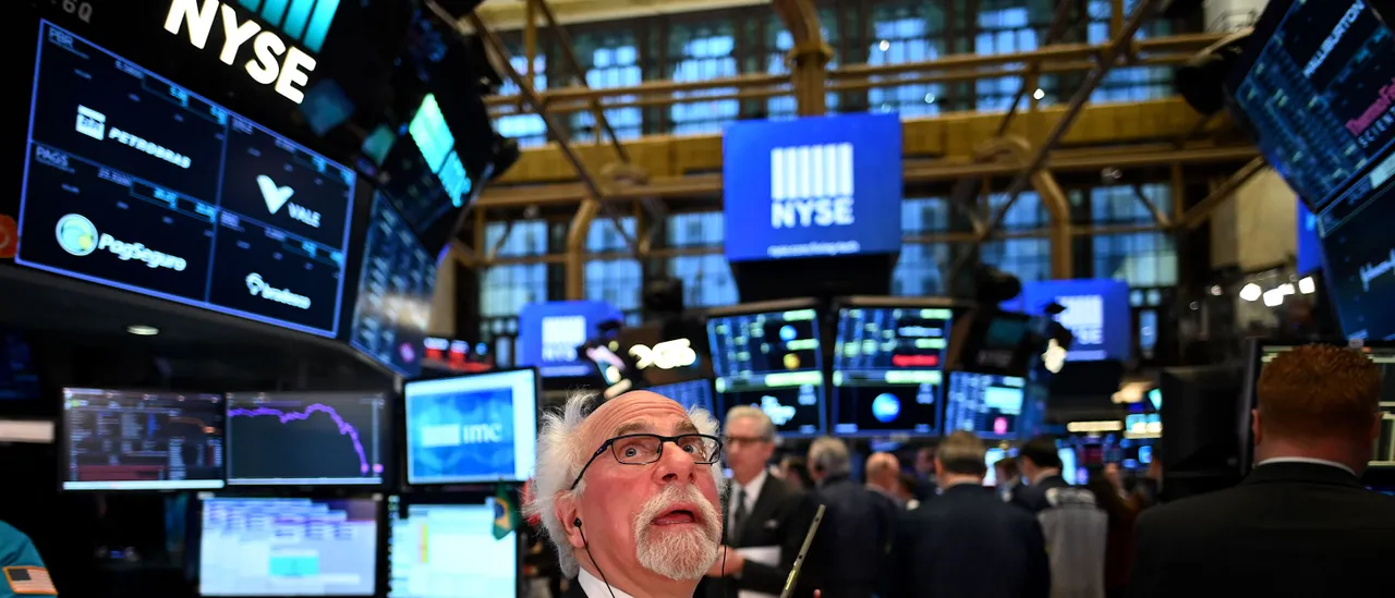 Stocks Fall as Industry Leaders Warn About Rapid AI Advancement