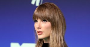 Taylor Swift Honors Dolly Parton with MTV Video of the Year Award Dedication