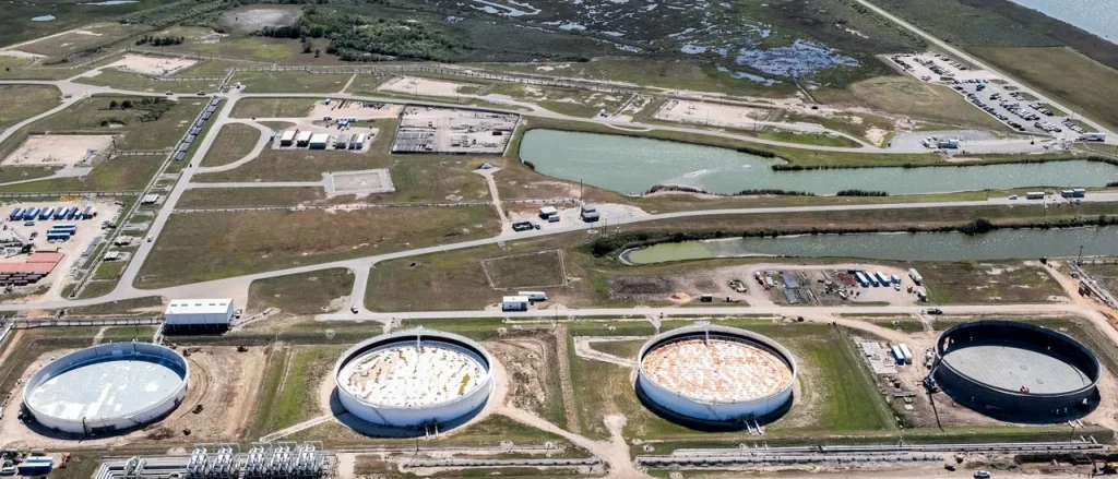 The United States' emergency oil reserves are diminishing as winter approaches.