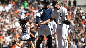 Tigers great Justin Verlander sheds tears on the mound after his daughter surprises him during his last game.