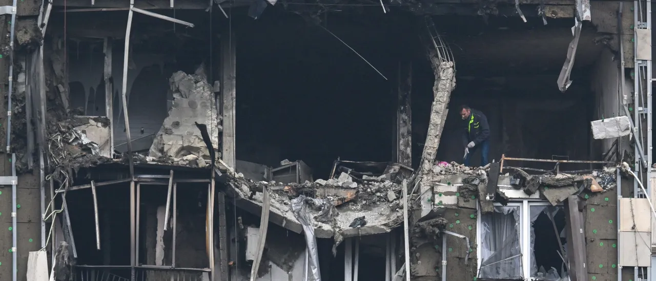 Ukraine Sends 1,000 Drones to Russia, Strikes Oil Refinery and Apartment Building