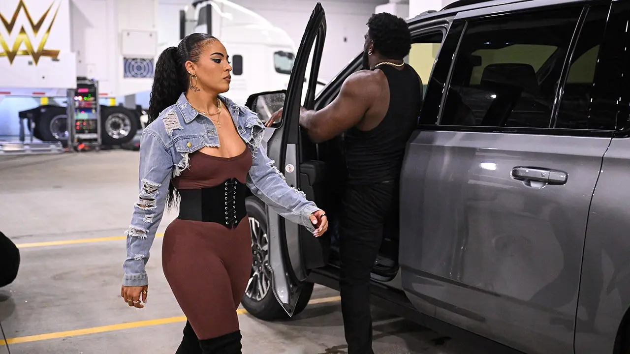 WWE star Jaida Parker disrupts 'Monday Night Raw' by hitting Jacob Fatu with her car while major factions clash
